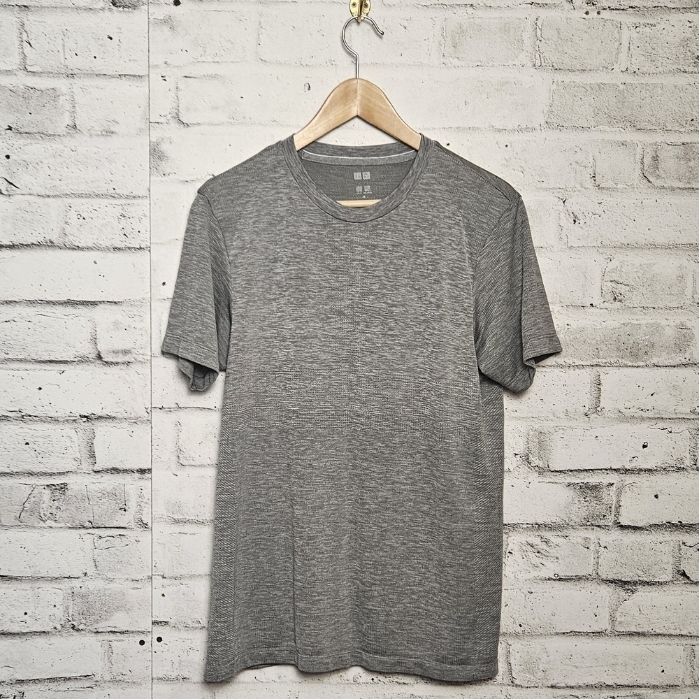 Uniqlo Men’s Gray Athletic T-Shirt Size M Short Sleeve Breathable Tee